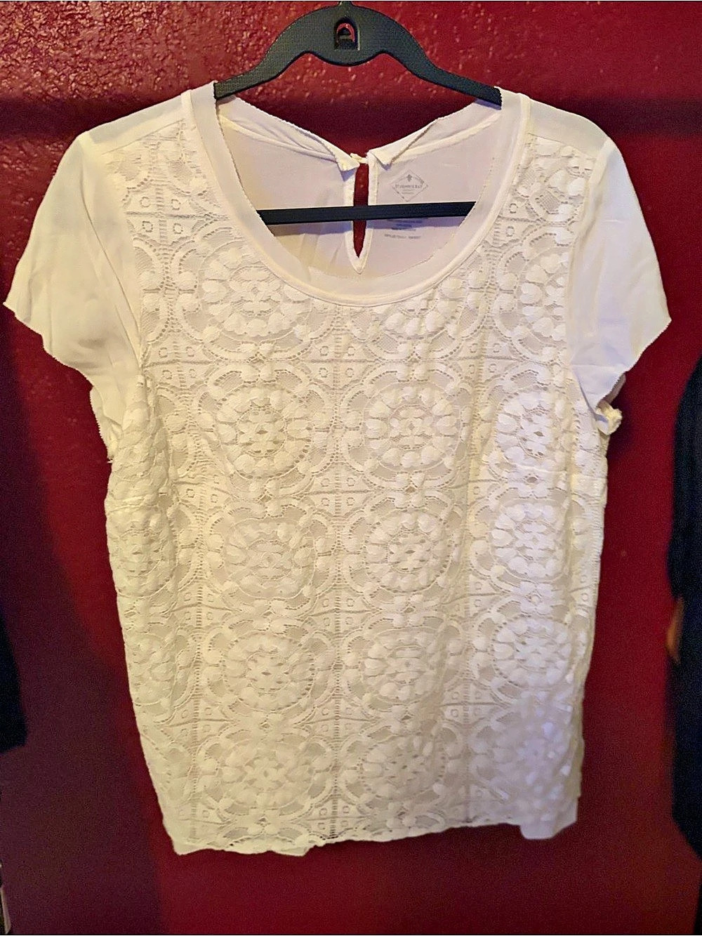 St. John's Bay Lace Front Top in White Size Large Like New